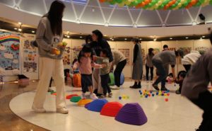 子育て講座「パパ・ママ一緒にベビー体操」